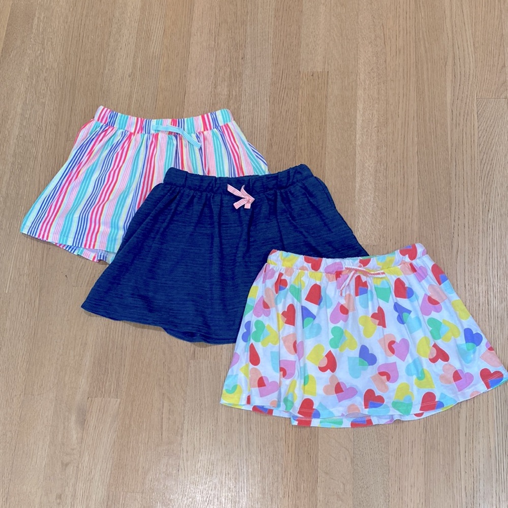 Cat & Jack Girls Skorts Bundle of 3 M(7/8) Hearts, Stripes and Chambray